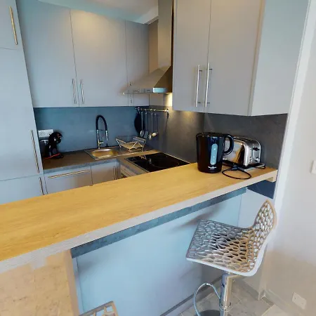 Superbe 2p Au 5eme Etage Avec Terrasse Face A La Et Parking Prive - Menton, Garavan - Fr-1-196-293 Lejlighed Menton